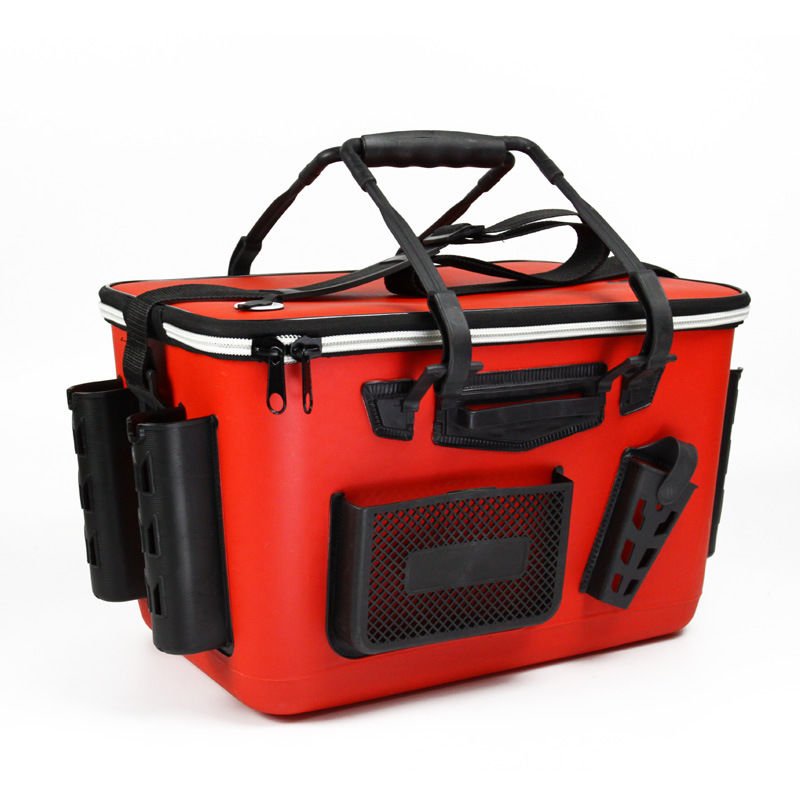 a multi-purpose, live-heavy water-fishing tank with a barrel of bait and a bucket of fish for grinding